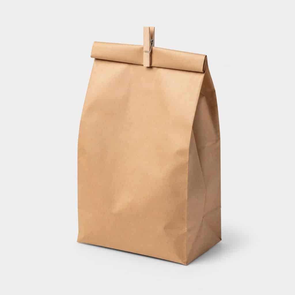 Sac de croquettes au saumon pour chien à peau sensible fermé par une pince