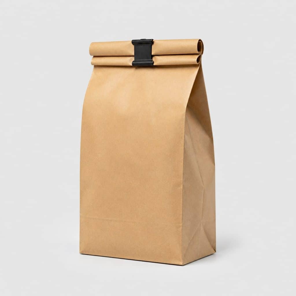 Sac de croquettes chiot de taille moyenne au saumon fermé par une pince