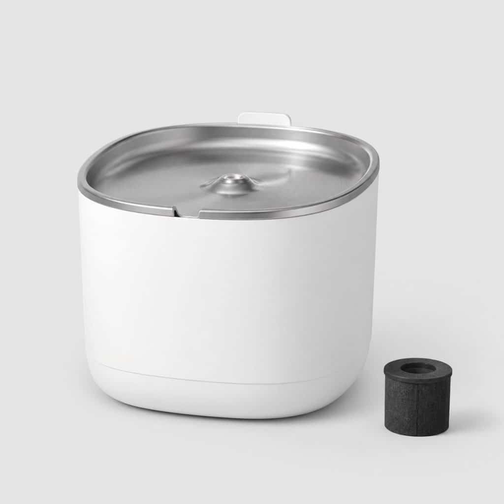 Fontaine à eau pour chat avec sa cartouche filtrante au charbon actif